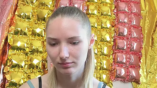 _kikiclark__'s Live XXX Chat
