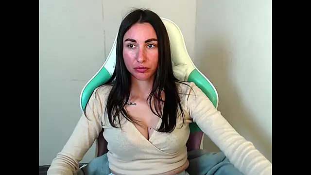 Chat +18 de Cammil1a_horn ao vivo