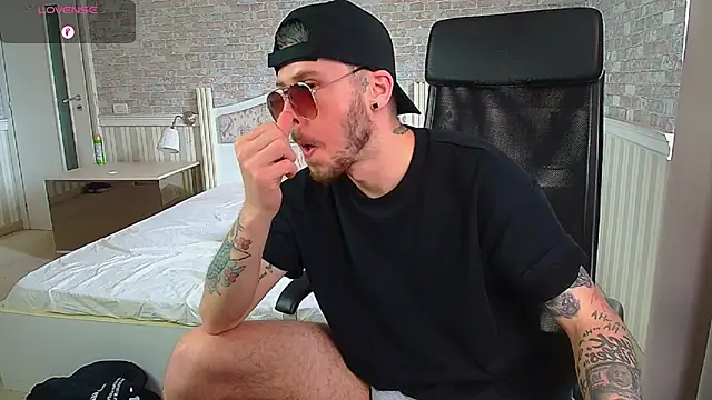 JonahShaw Adlı Modelin Canlı XXX Sohbeti