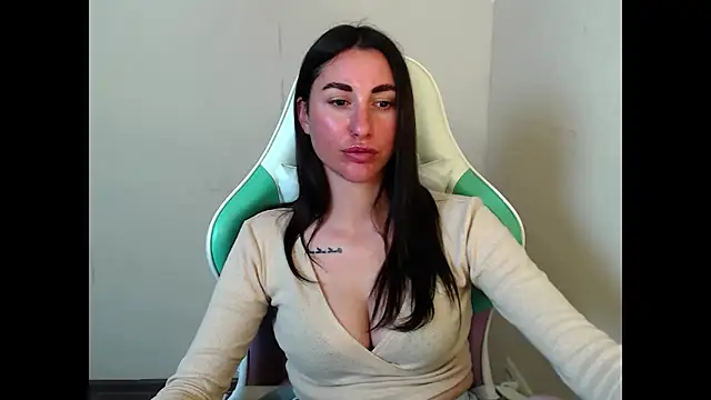 Cammil1a_horn's Live XXX Chat