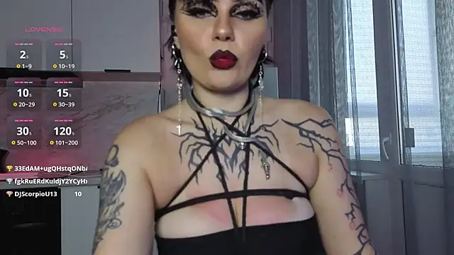 IntrigueYourDay's Live XXX Chat