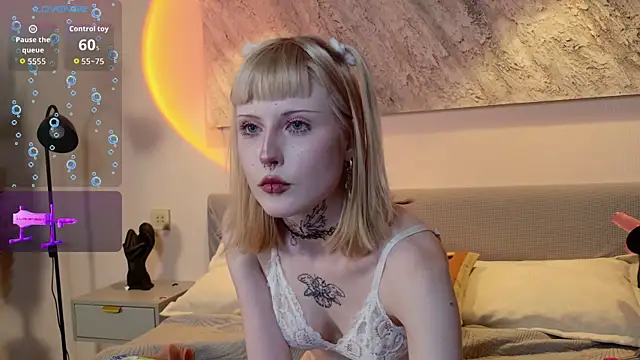 MilkMeSoftlyn Live XXX chat
