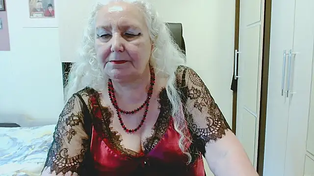 GrannyAlisaのライブXXXチャット