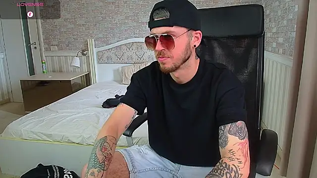 JonahShaw Live XXX-chat