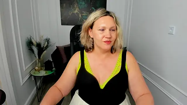 NinaStarle XXX чат на живо