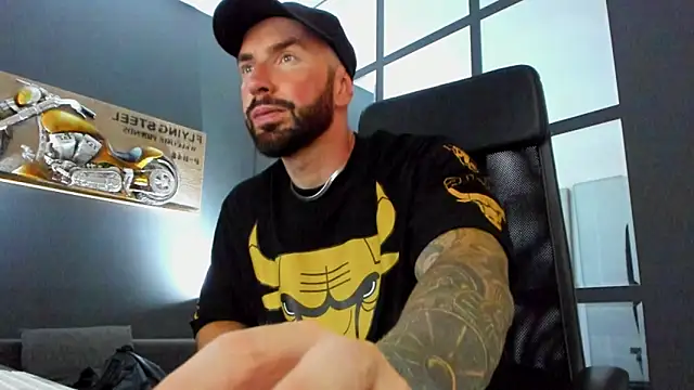 AronGrant Live XXX Chat