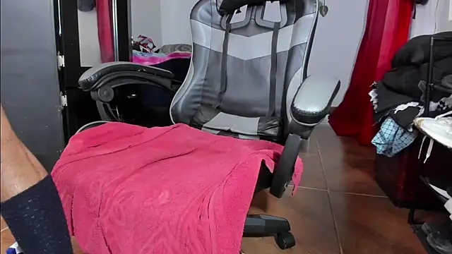 Arian_Pervert élő XXX-chatje