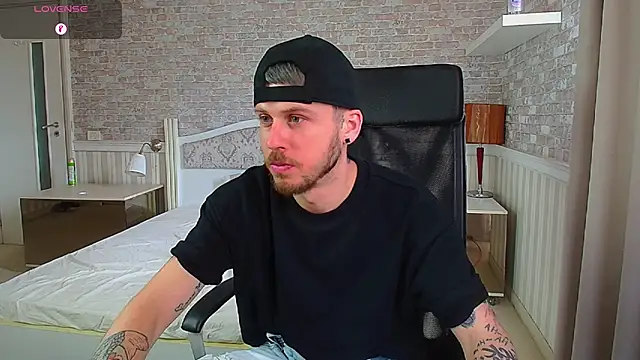 Онлайн чат XXX JonahShaw