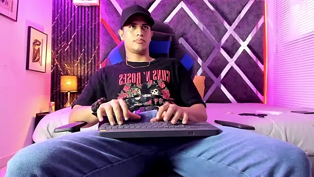 dominic_connor Chat XXX in diretta