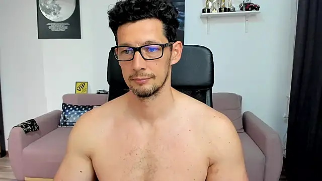BrutusK08 Adlı Modelin Canlı XXX Sohbeti