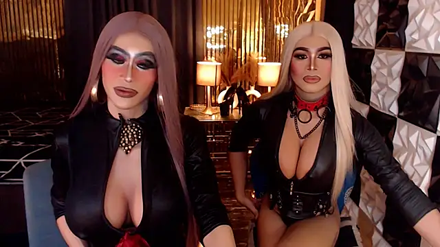 צ'אט XXX בשידור חי של MonstrousCockDiva
