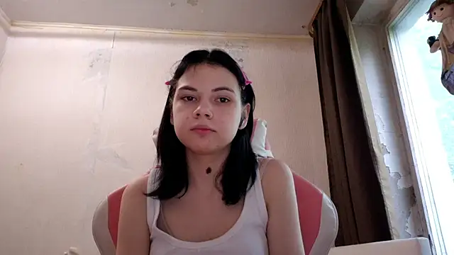 Chatroom XXX en direct de MilaTease