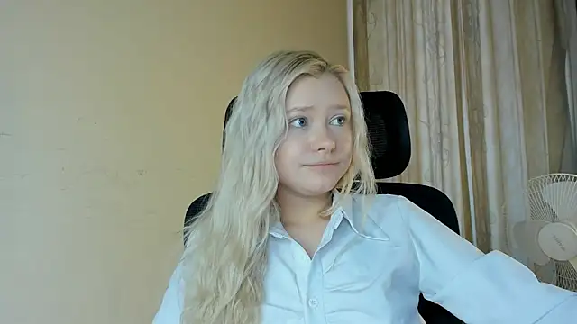 MidnightPoise live XXX chat