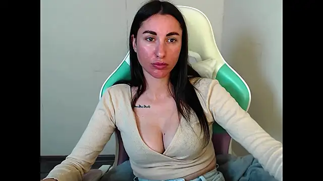Cammil1a_horn's Live XXX Chat