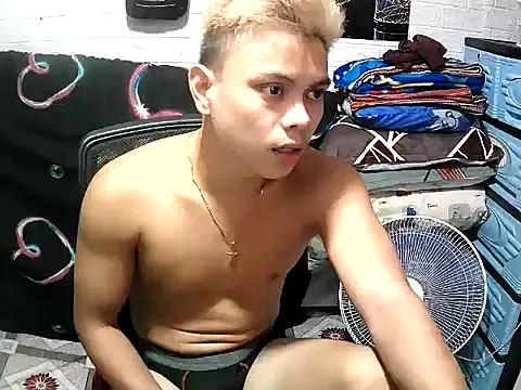 Chat +18 de Theboy_cummerx69 ao vivo