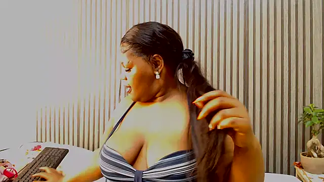 ROYALASS25's Live XXX Chat