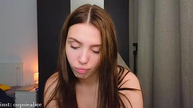 Chatroom XXX en direct de AliceSpark