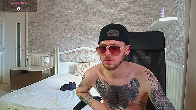 JonahShaw Adlı Modelin Canlı XXX Sohbeti