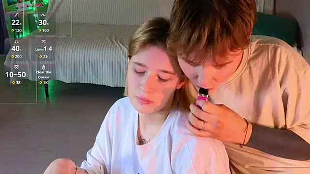 two_gerls_here 现场XXX聊天