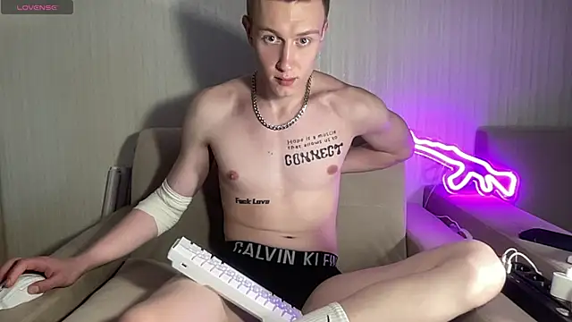 Travis_Gracile লাইভ XXX চ্যাট