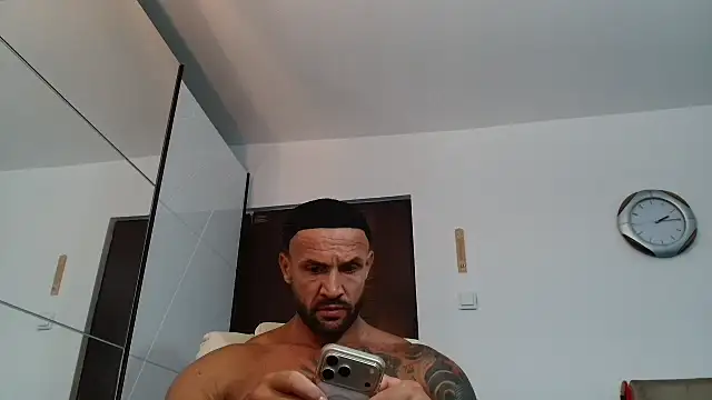 Chat +18 de Magnificmuscles89 ao vivo