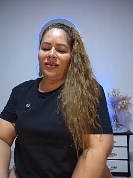 SluttyMilf79's Live XXX Chat