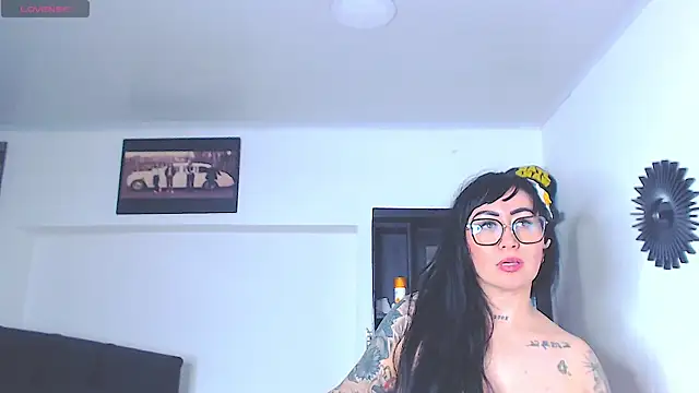 Vicky_hotmilf live XXX chat