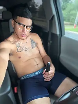 StrokingDaddy4 élő XXX-chatje