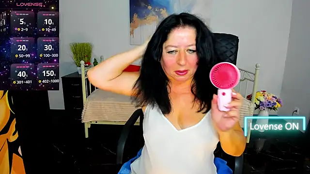 Julia_Dean live XXX chat