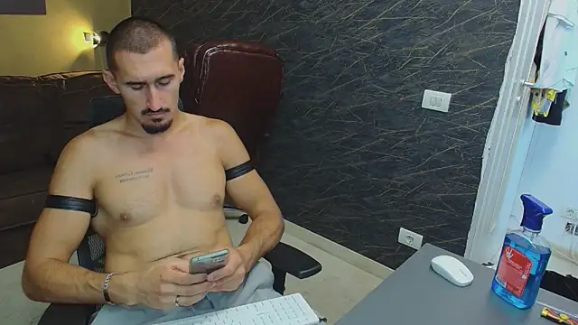 GradyCruz Chat XXX live