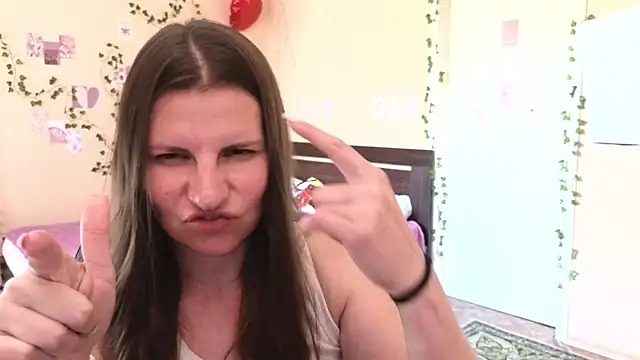 Chat +18 de Mirabelle_Velvet ao vivo