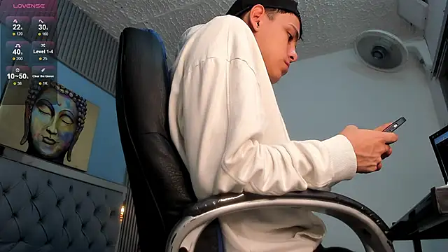 צ'אט XXX בשידור חי של Ethanx18_