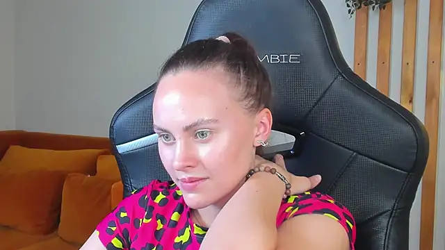 LumeriSoren Adlı Modelin Canlı XXX Sohbeti