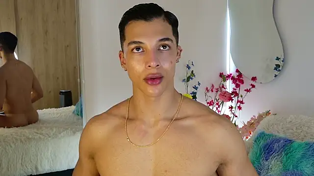 Troye_Williams 라이브 XXX 채팅
