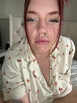 CurvyGirlMyla live XXX chat