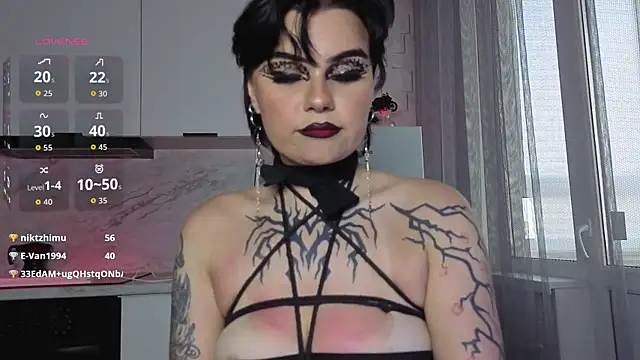 IntrigueYourDay's Live XXX Chat