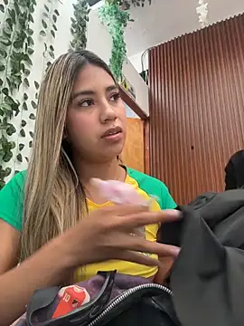 Chat XXX en directo de Kimmiebellarie