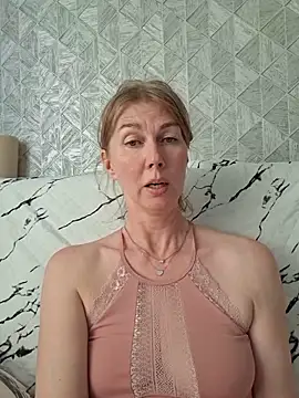 stellahere8 élő XXX-chatje