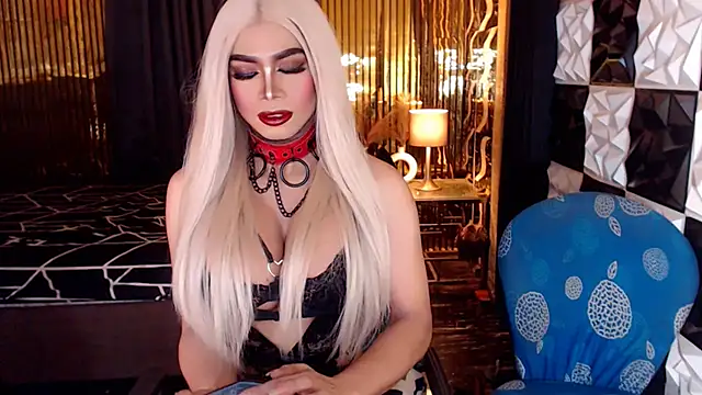Chat XXX en directo de MonstrousCockDiva