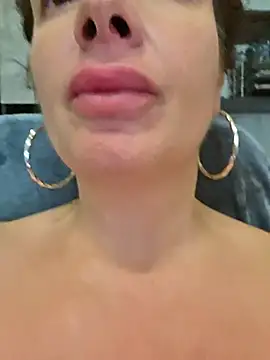 Adivaaa লাইভ XXX চ্যাট