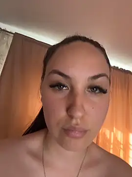 Chat XXX en directo de Lucy_doll22