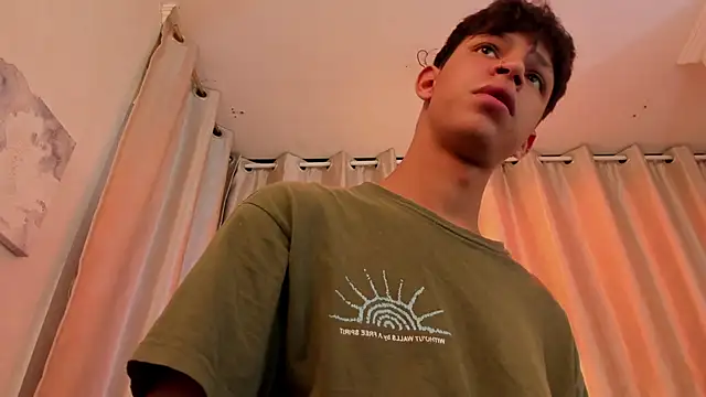 צ'אט XXX בשידור חי של Ethan_qop