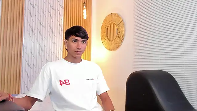 myke_tucker Adlı Modelin Canlı XXX Sohbeti