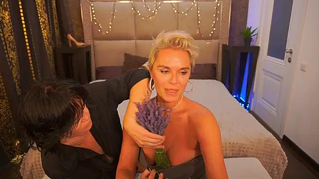 PleasureWeCouple Live XXX-Chat