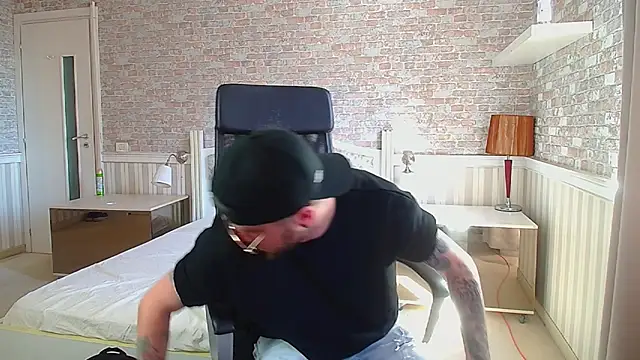 Chat XXX ao vivo de JonahShaw