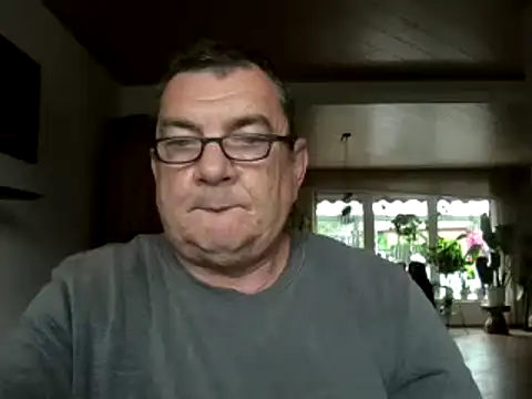 Nobbie444 live XXX chat