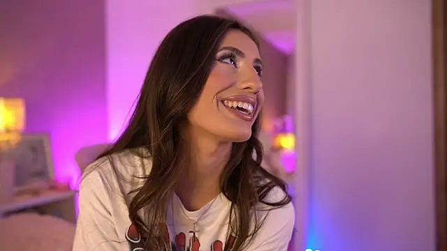 OhhAisha Adlı Modelin Canlı XXX Sohbeti
