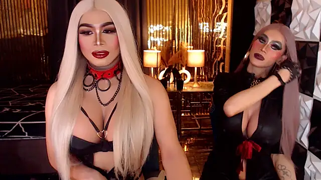 แชท XXX สดของ MonstrousCockDiva