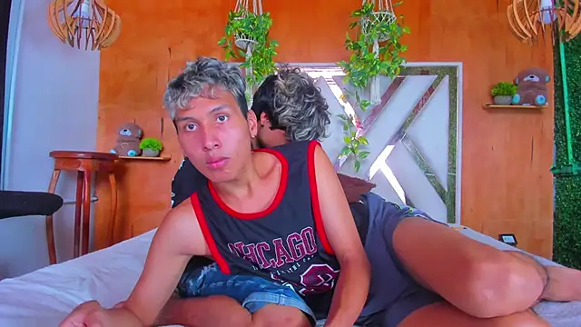 Chat +18 de leonix_love ao vivo