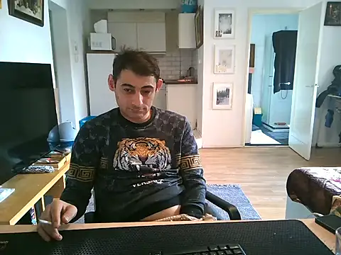 XXX chat uživo modela mihaimichael